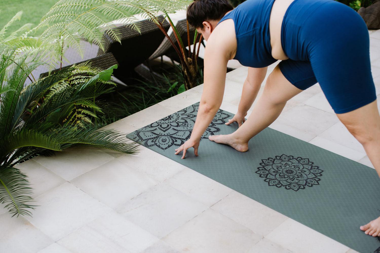 Flow Yoga Mat - Mandala Charcoal - Yoga Design Lab 