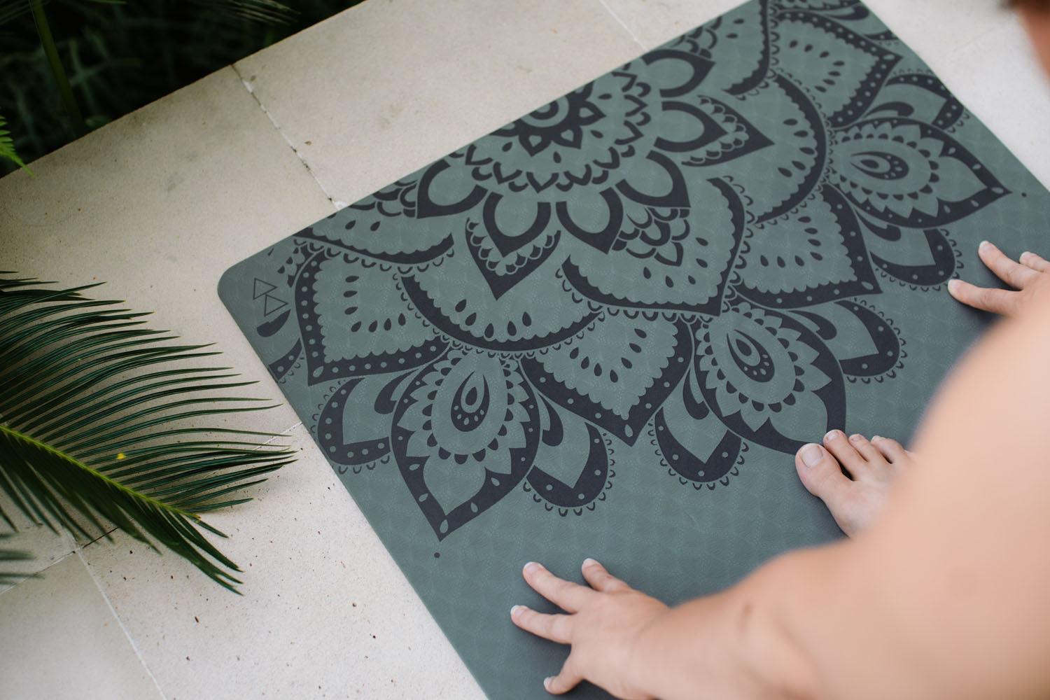 Flow Yoga Mat - Mandala Charcoal - Yoga Design Lab 