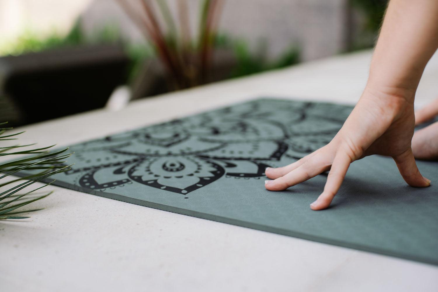 Flow Yoga Mat - Mandala Charcoal - Yoga Design Lab 